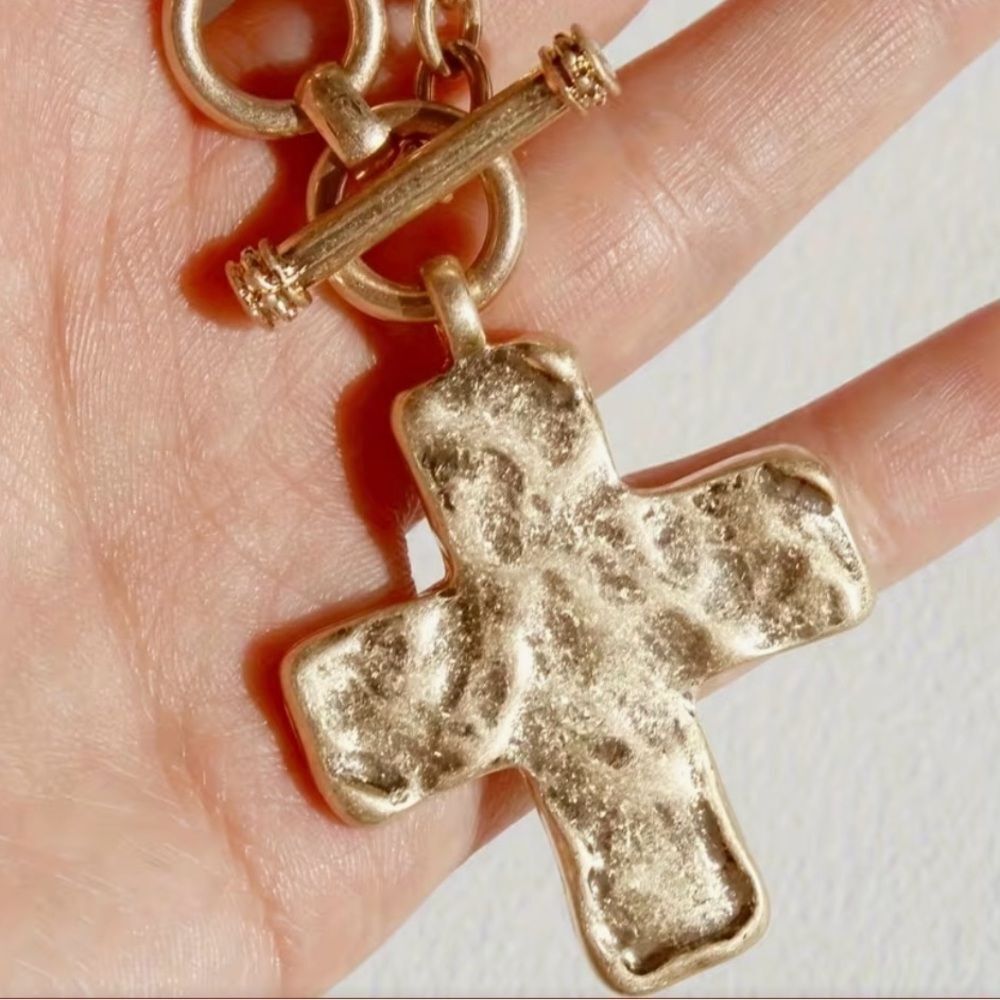 💛 NEW Stunning Gold Textured Cross Pendant Necklace 💛